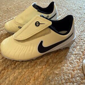 Nike Youth Soccer Cleats Size 9.5C